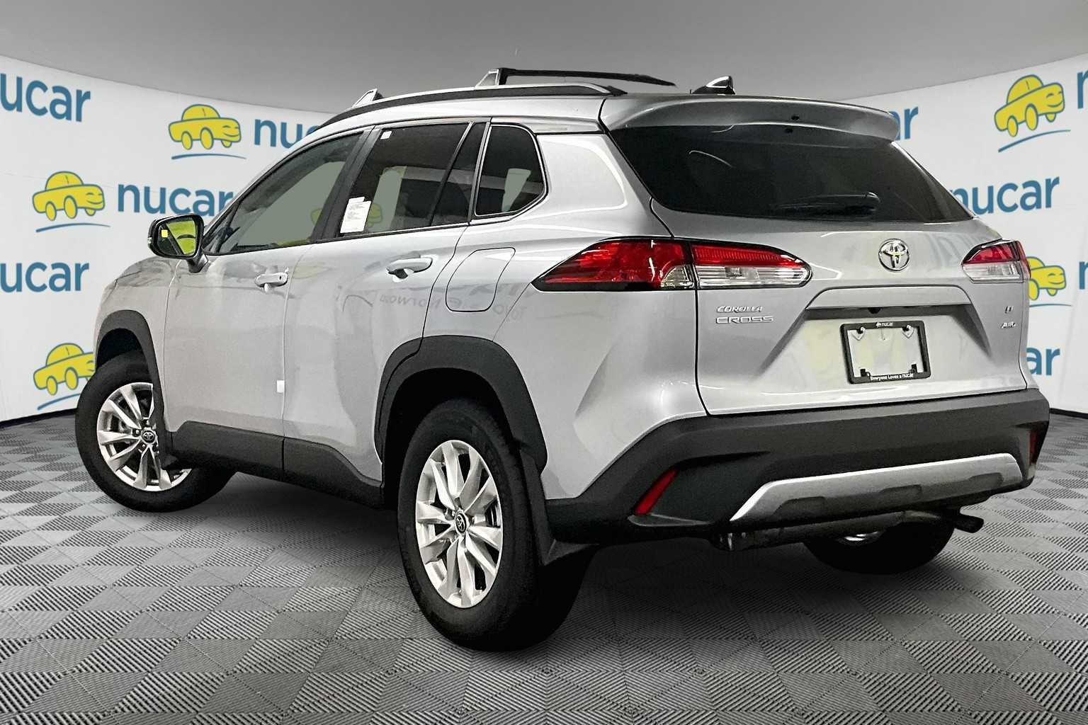 2025 Toyota Corolla Cross LE - Photo 5