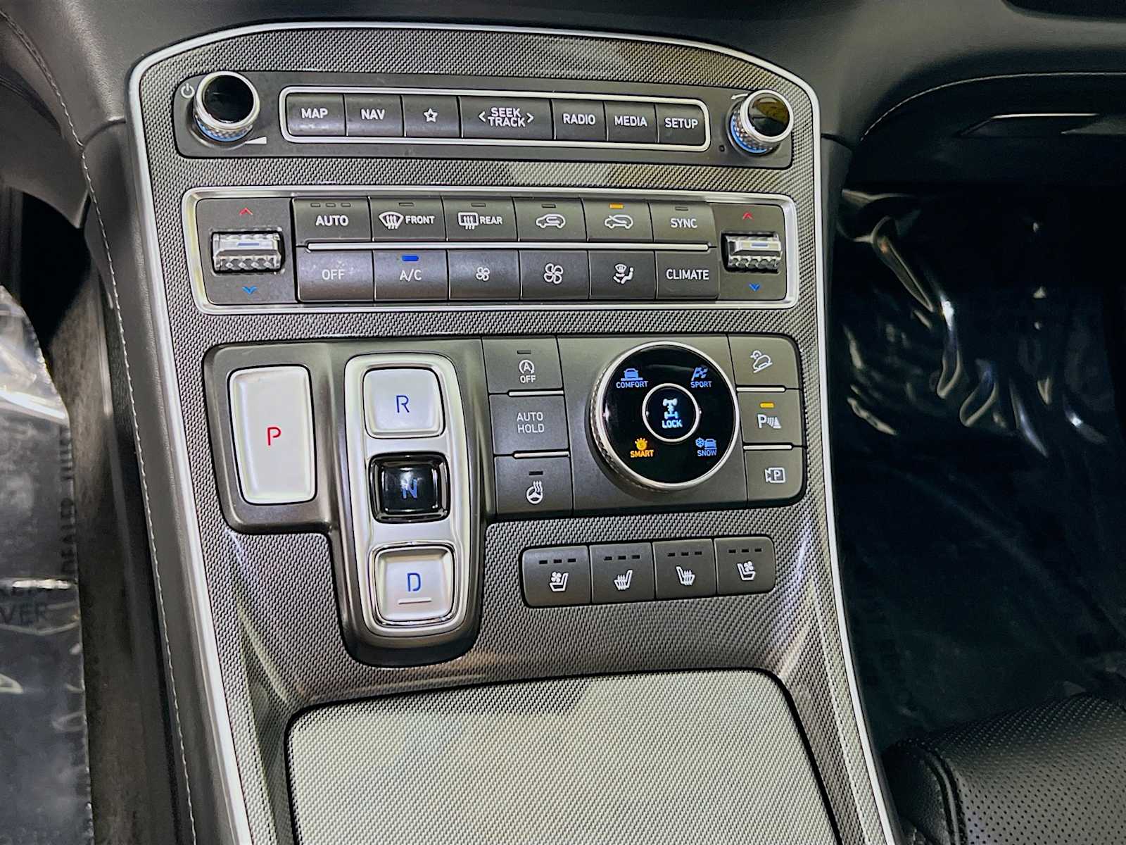 2022 Hyundai Santa Fe Limited - Photo 17