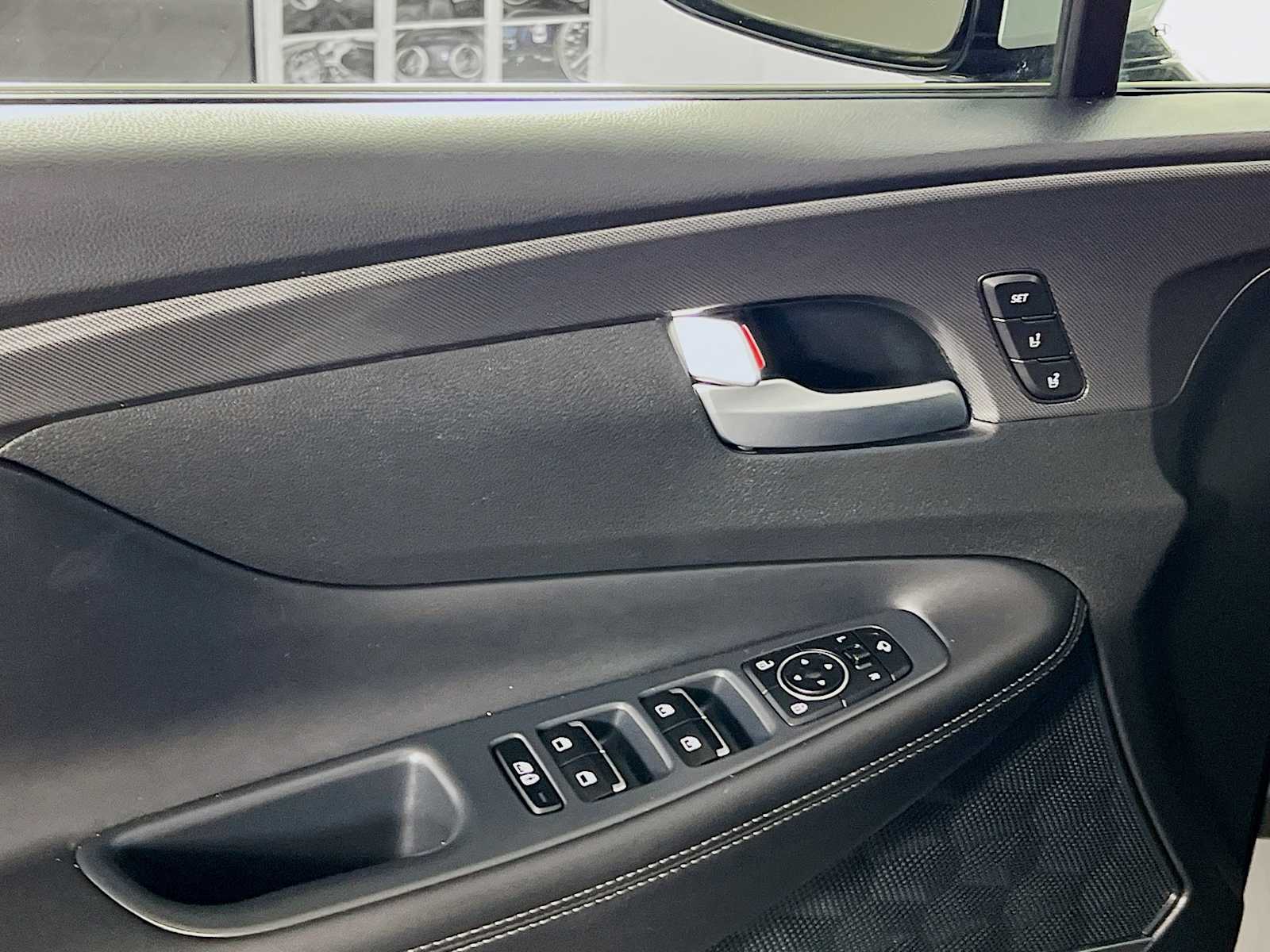 2022 Hyundai Santa Fe Limited - Photo 18