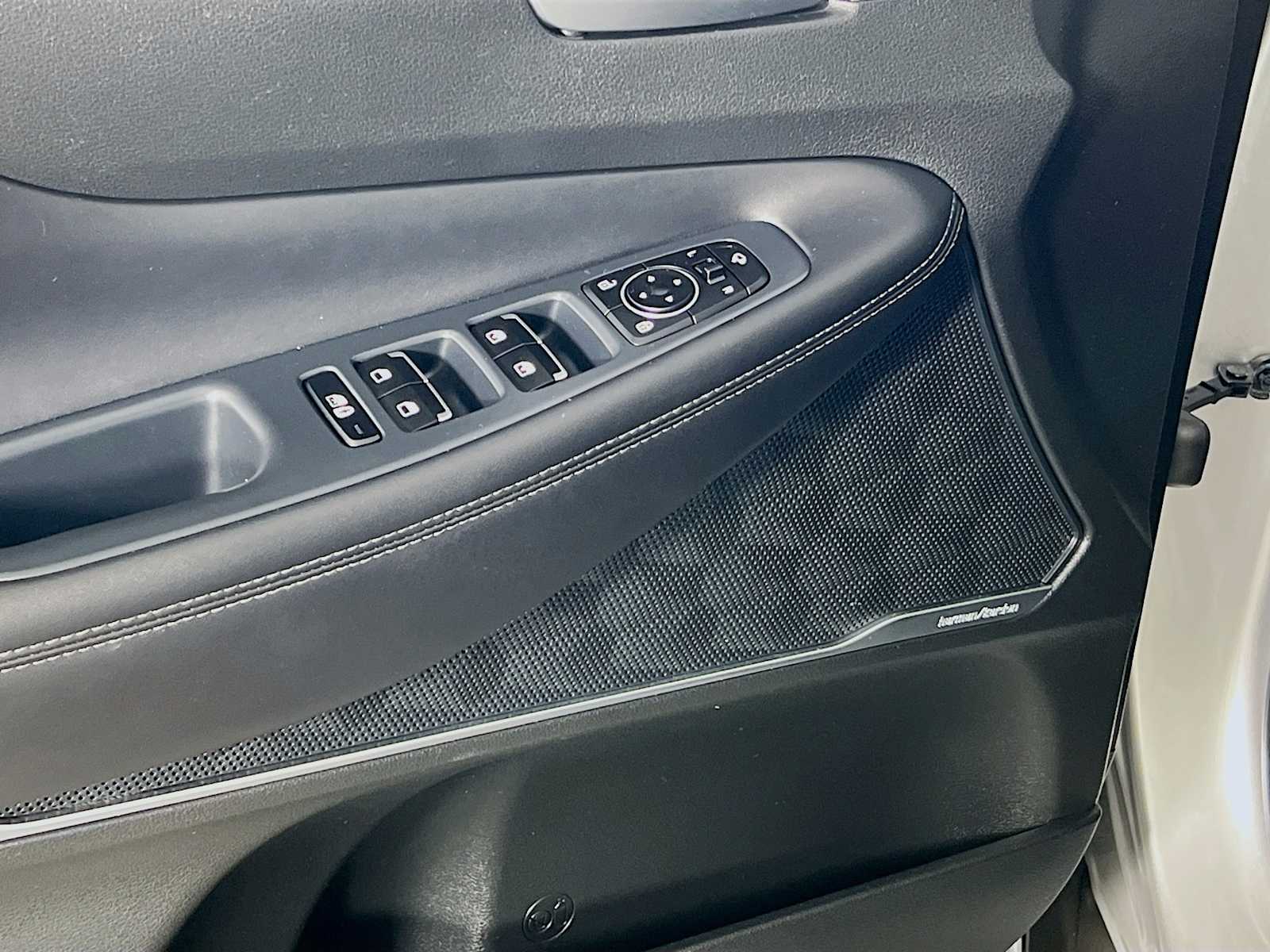 2022 Hyundai Santa Fe Limited - Photo 19