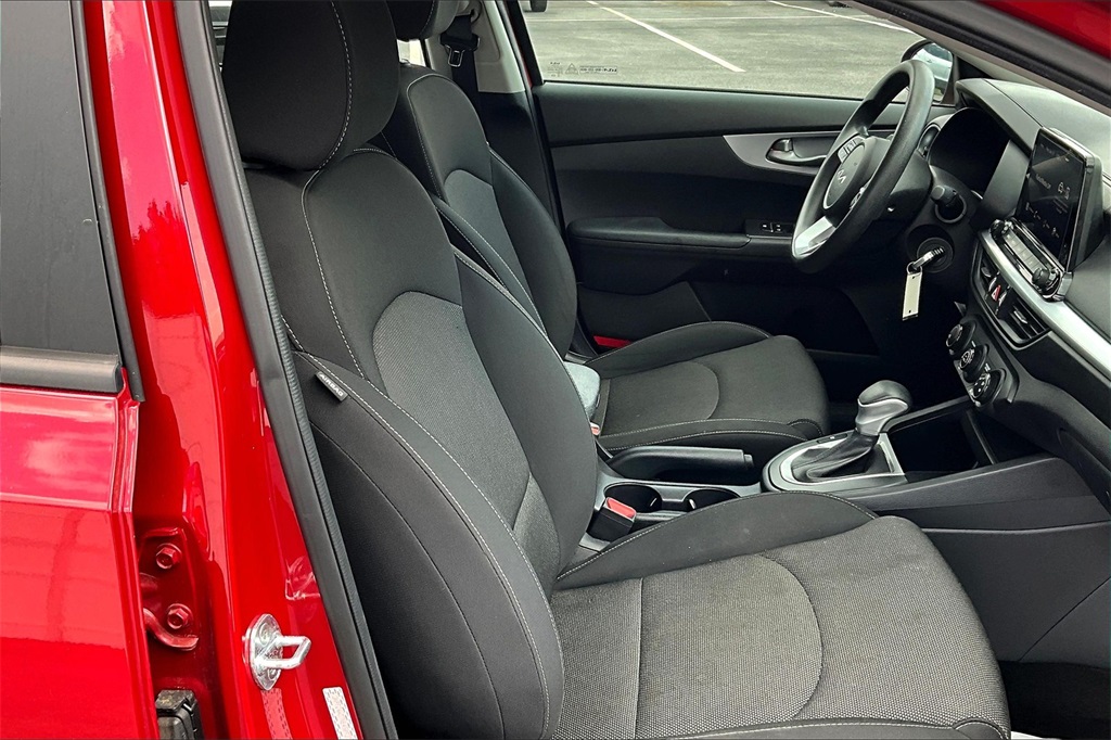 2022 Kia Forte LXS - Photo 11