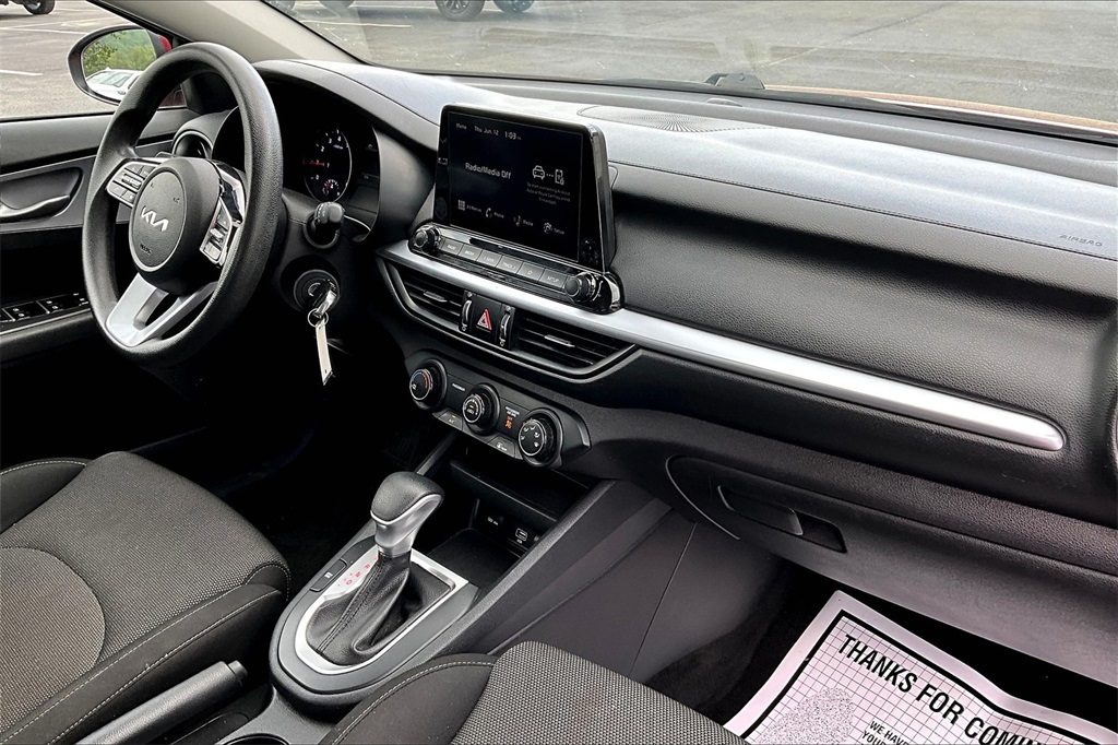 2022 Kia Forte LXS - Photo 14