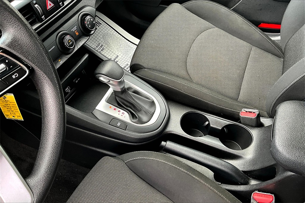 2022 Kia Forte LXS - Photo 20