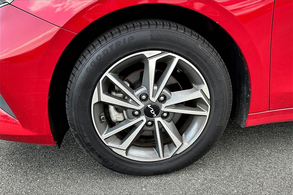 2022 Kia Forte LXS - Photo 7