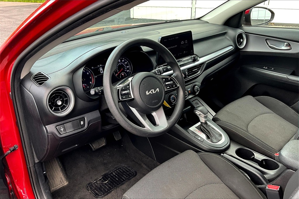 2022 Kia Forte LXS - Photo 8
