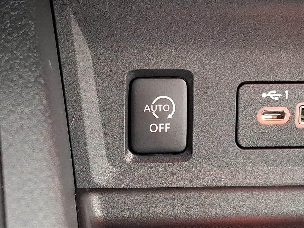 2025 Nissan Sentra SR - Photo 17