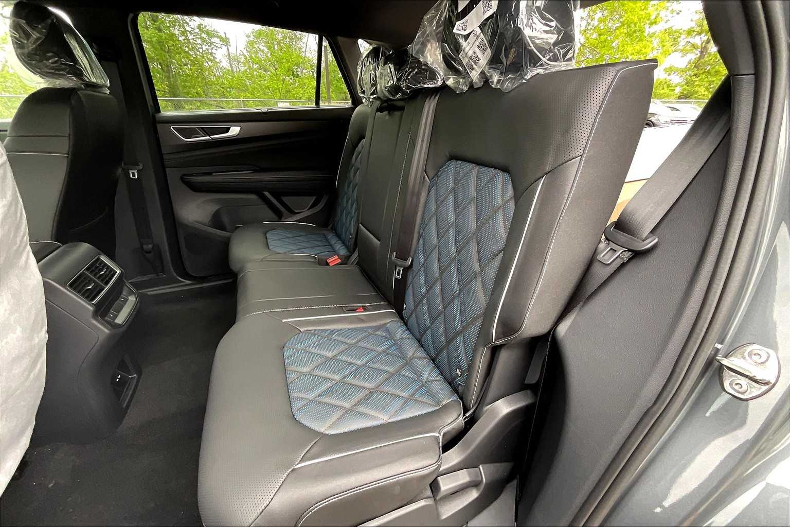 2025 Volkswagen Atlas Cross Sport 2.0T SEL Premium R-Line - Photo 15