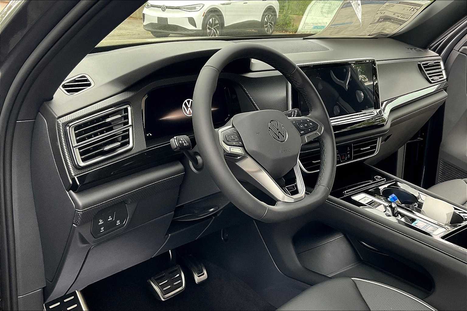 2025 Volkswagen Atlas Cross Sport 2.0T SEL Premium R-Line - Photo 9