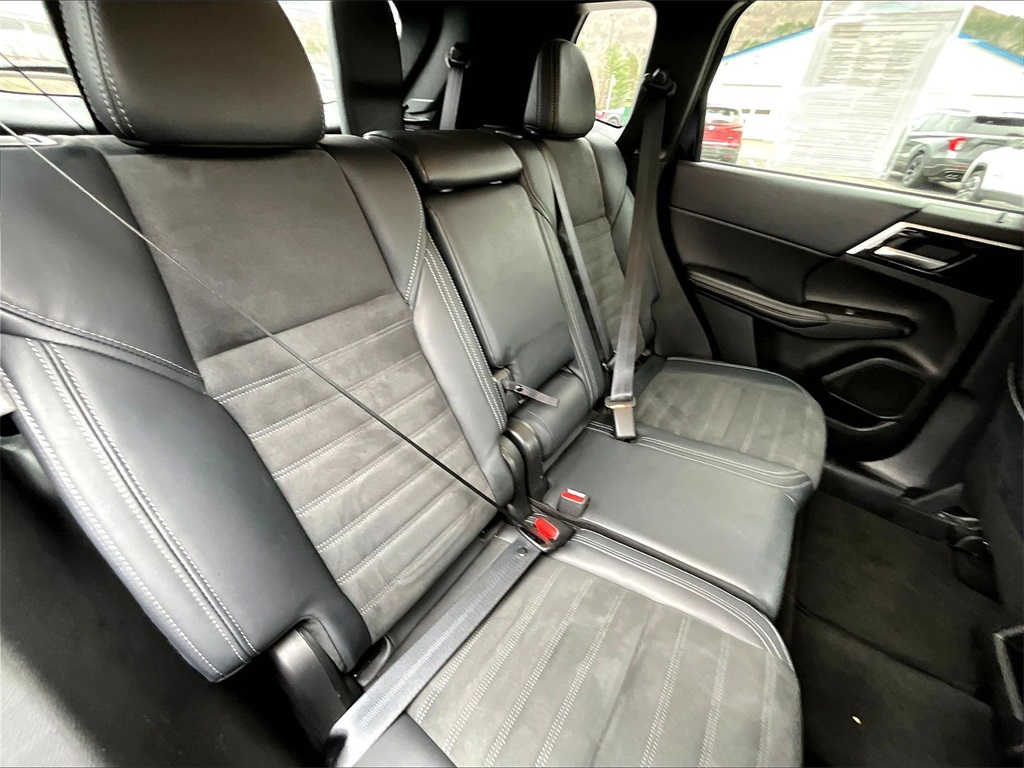 2024 Mitsubishi Outlander SE - Photo 16