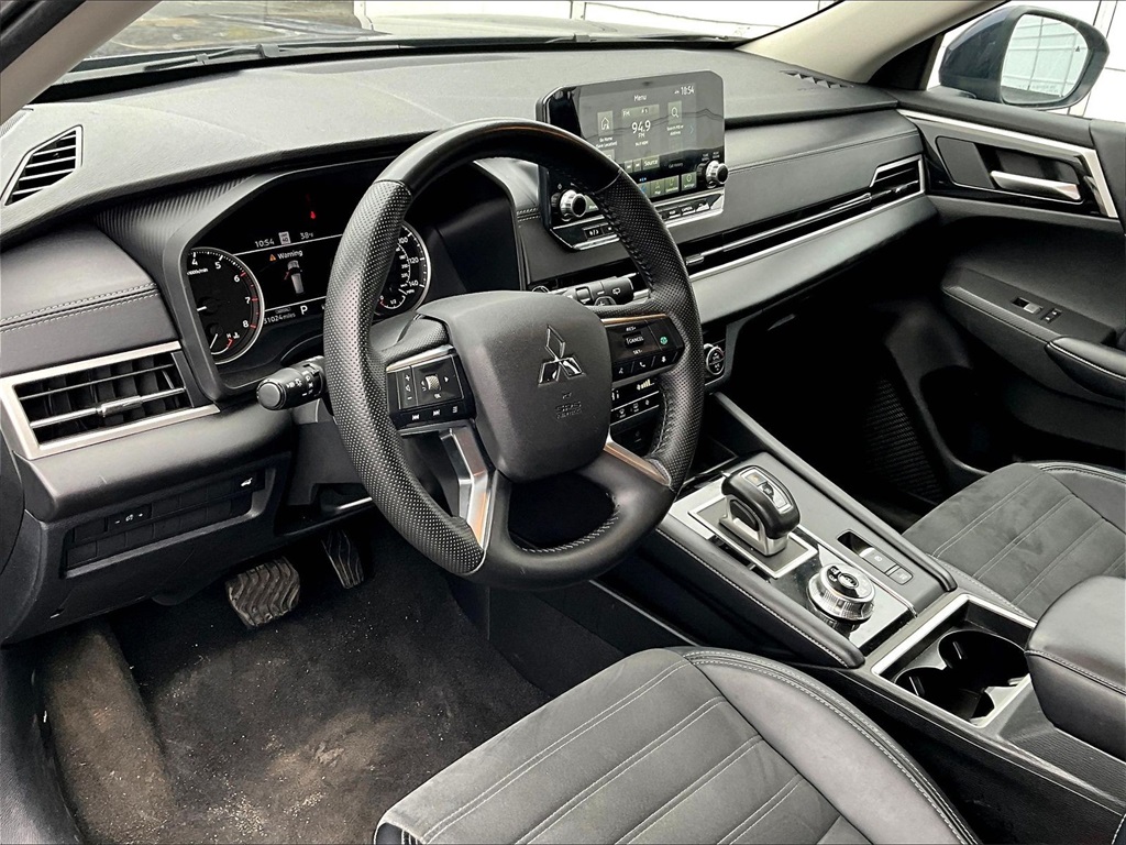 2024 Mitsubishi Outlander SE - Photo 8