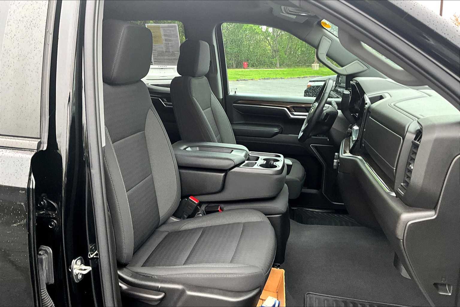 2022 Chevrolet Silverado 1500 LT - Photo 11