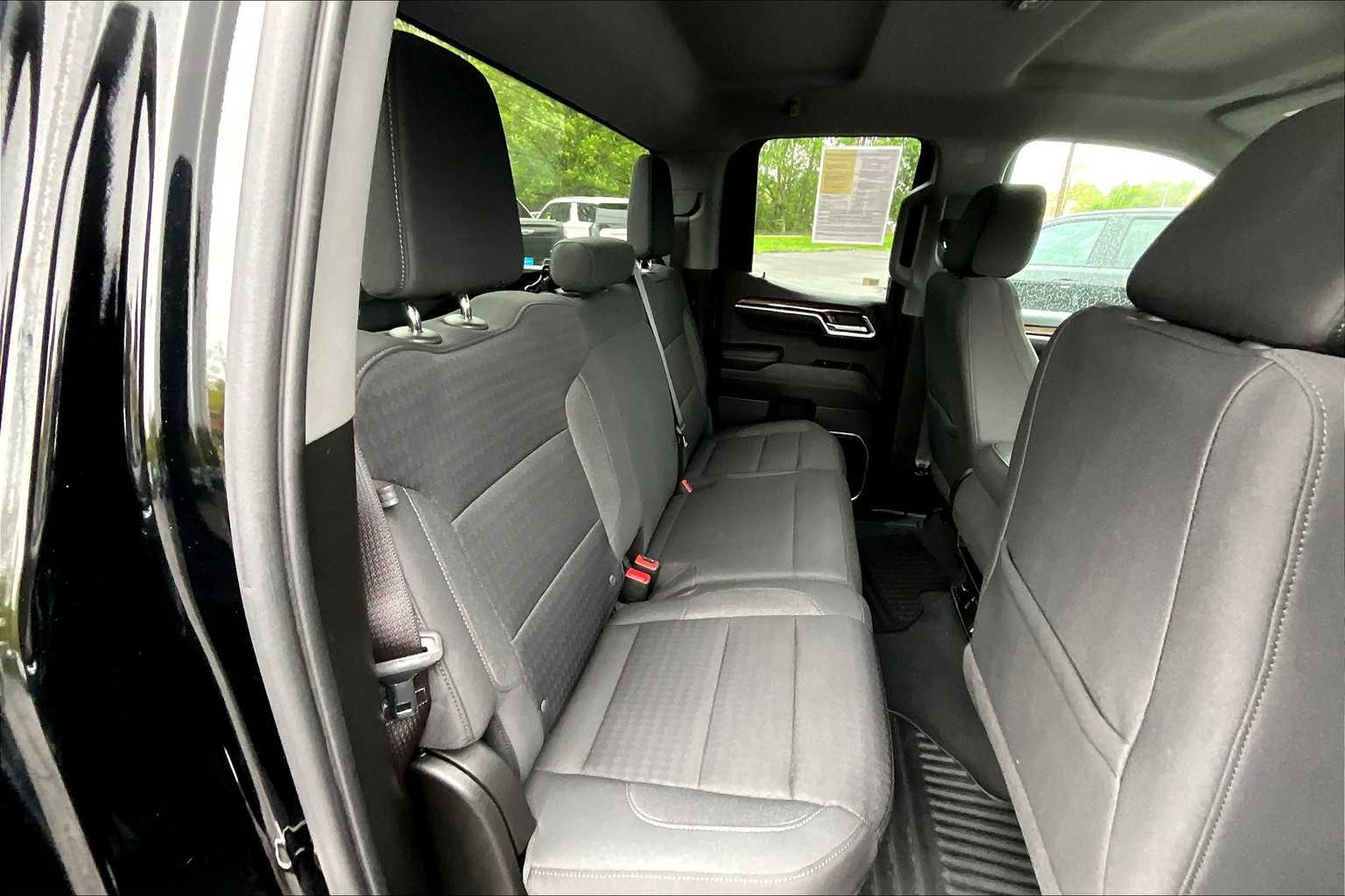 2022 Chevrolet Silverado 1500 LT - Photo 15
