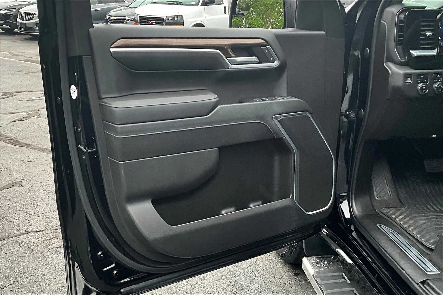 2022 Chevrolet Silverado 1500 LT - Photo 9