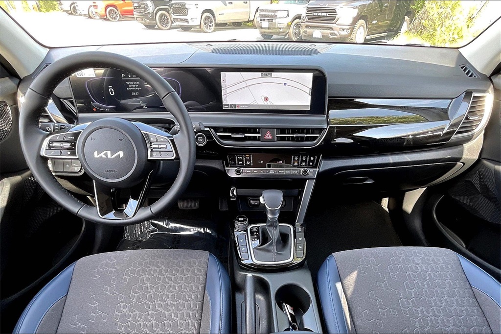 2025 Kia Seltos S - Photo 12