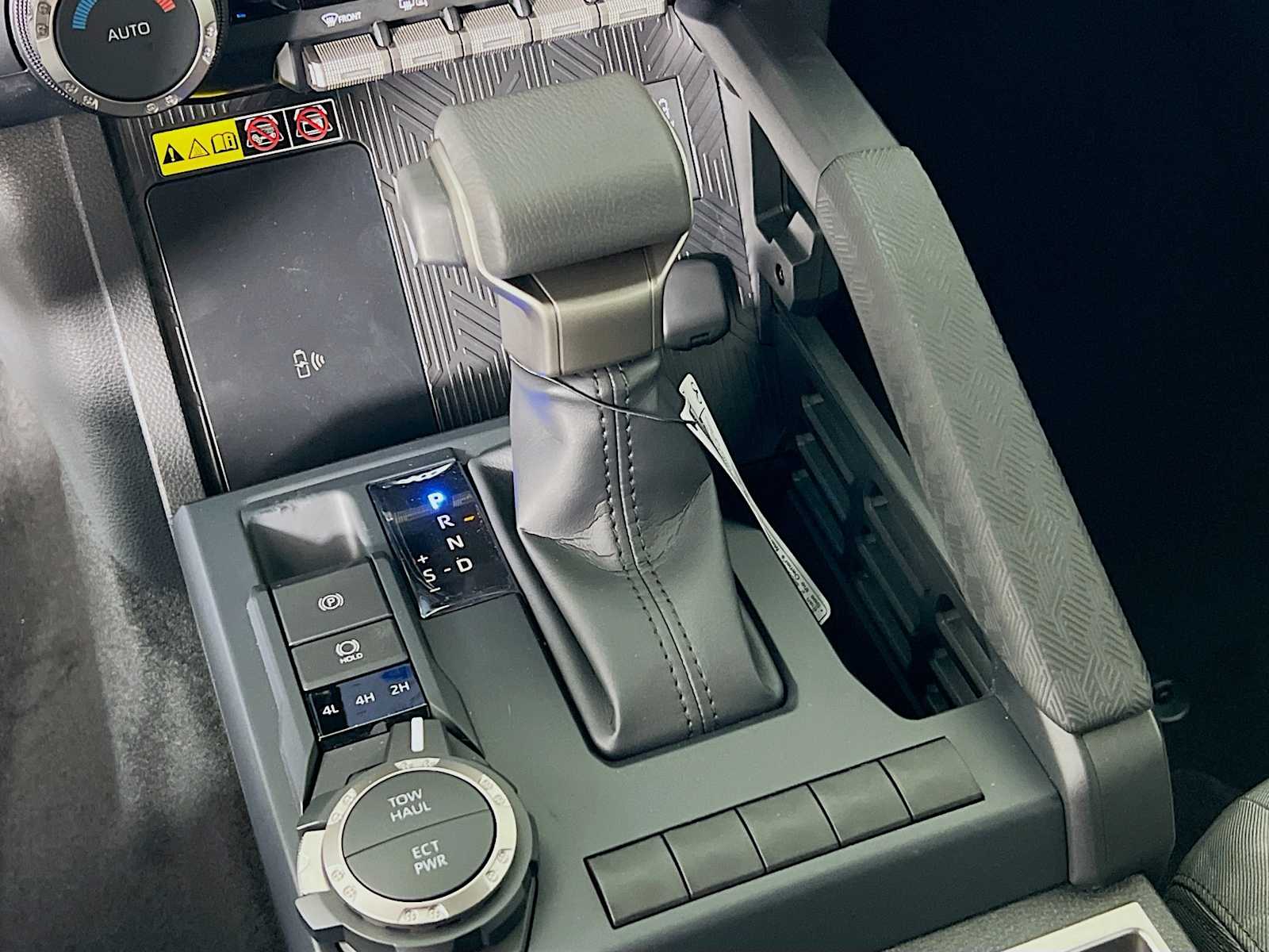 2025 Toyota Tacoma SR5 - Photo 11