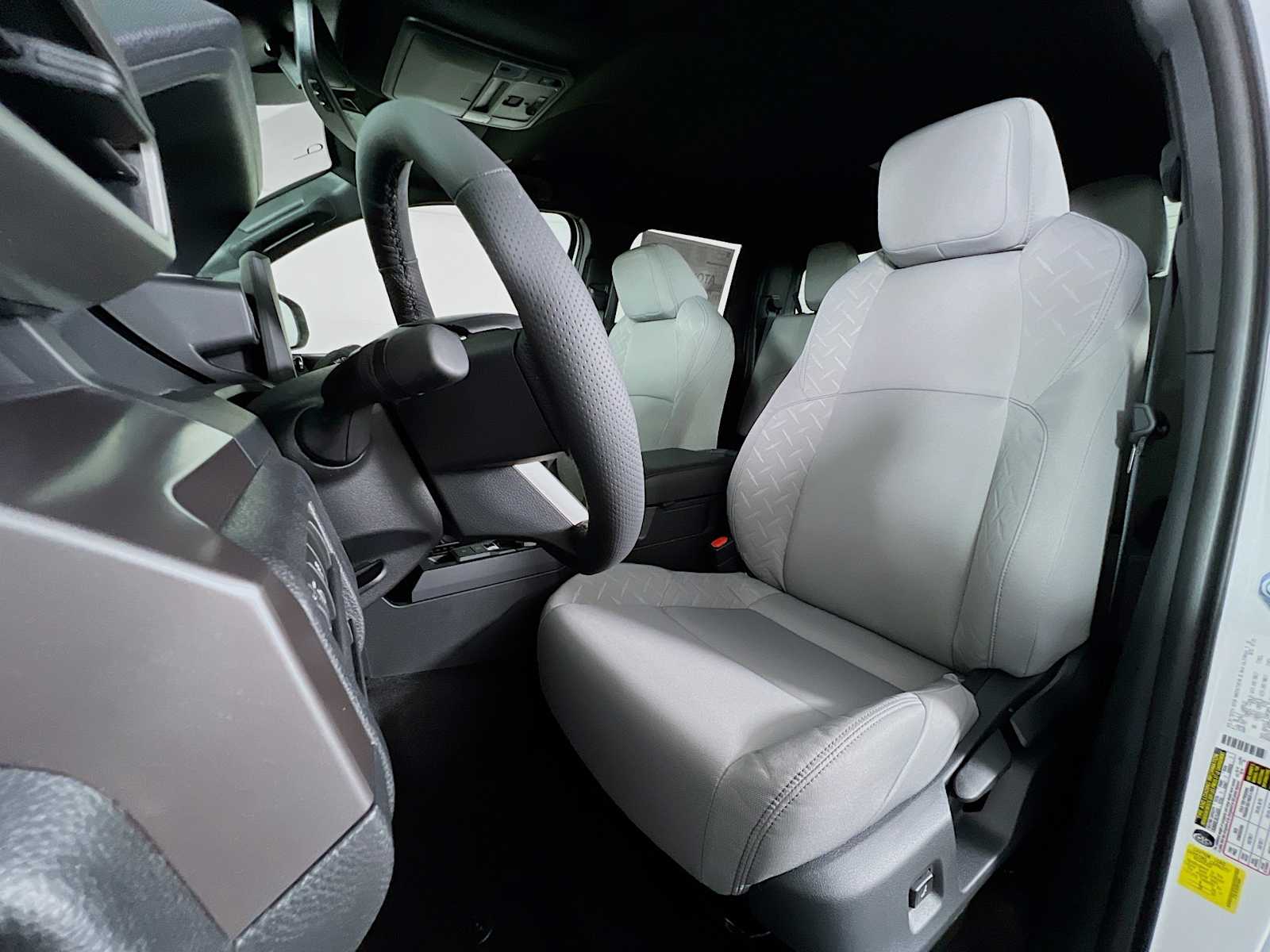 2025 Toyota Tacoma SR5 - Photo 12
