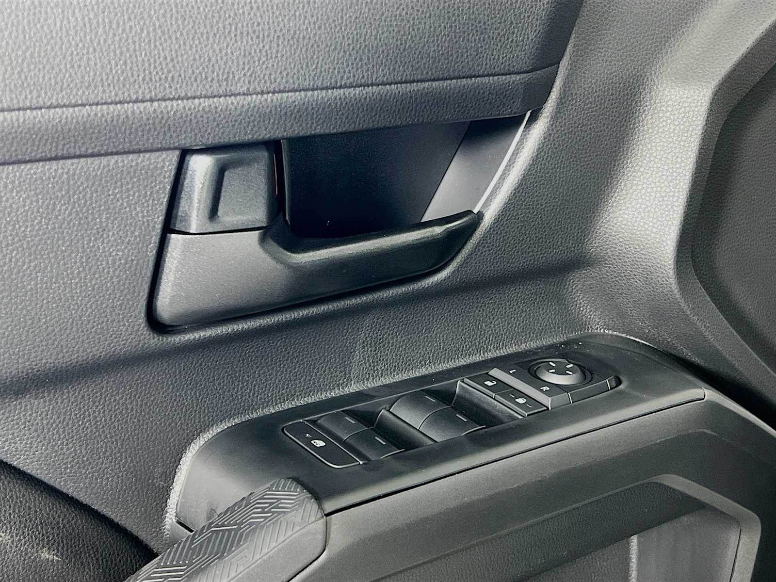 2025 Toyota Tacoma SR5 - Photo 15