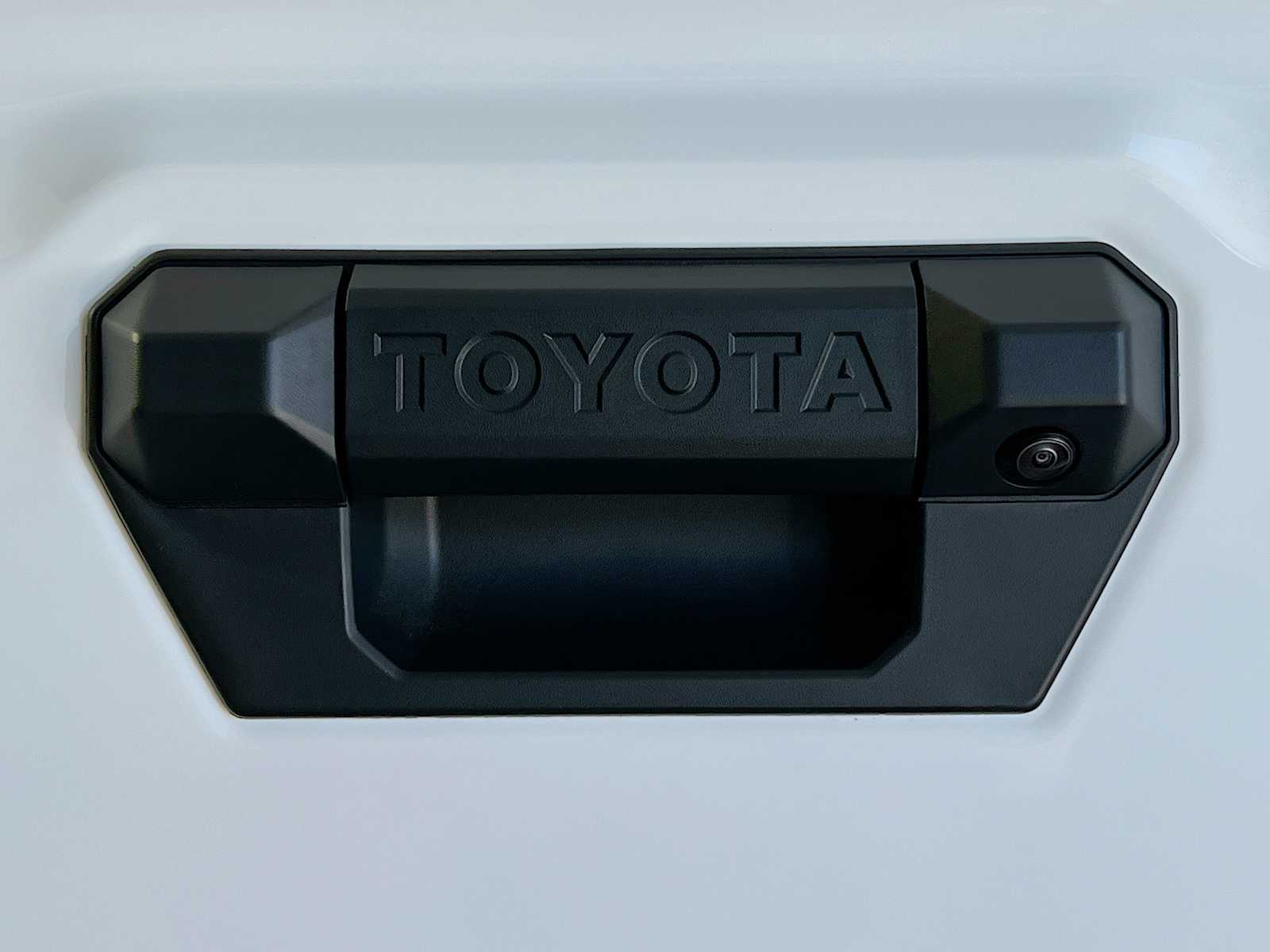 2025 Toyota Tacoma SR5 - Photo 17