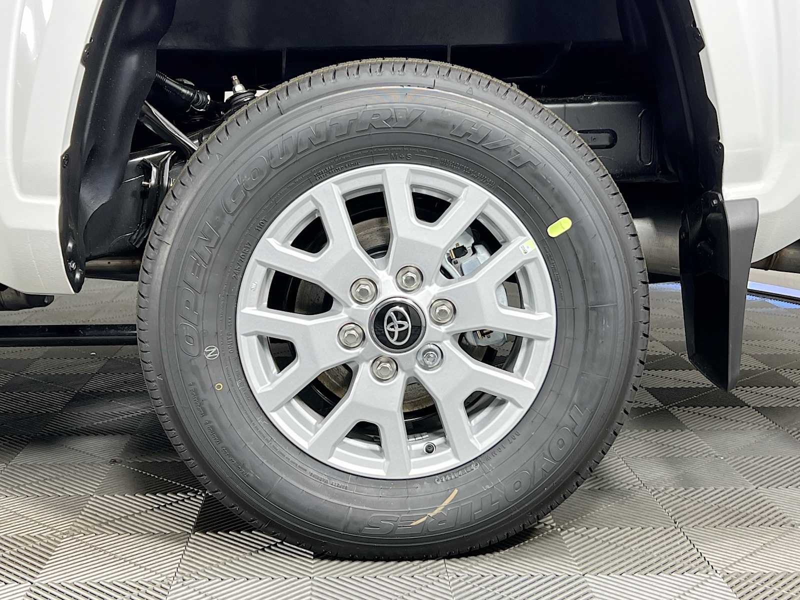 2025 Toyota Tacoma SR5 - Photo 18