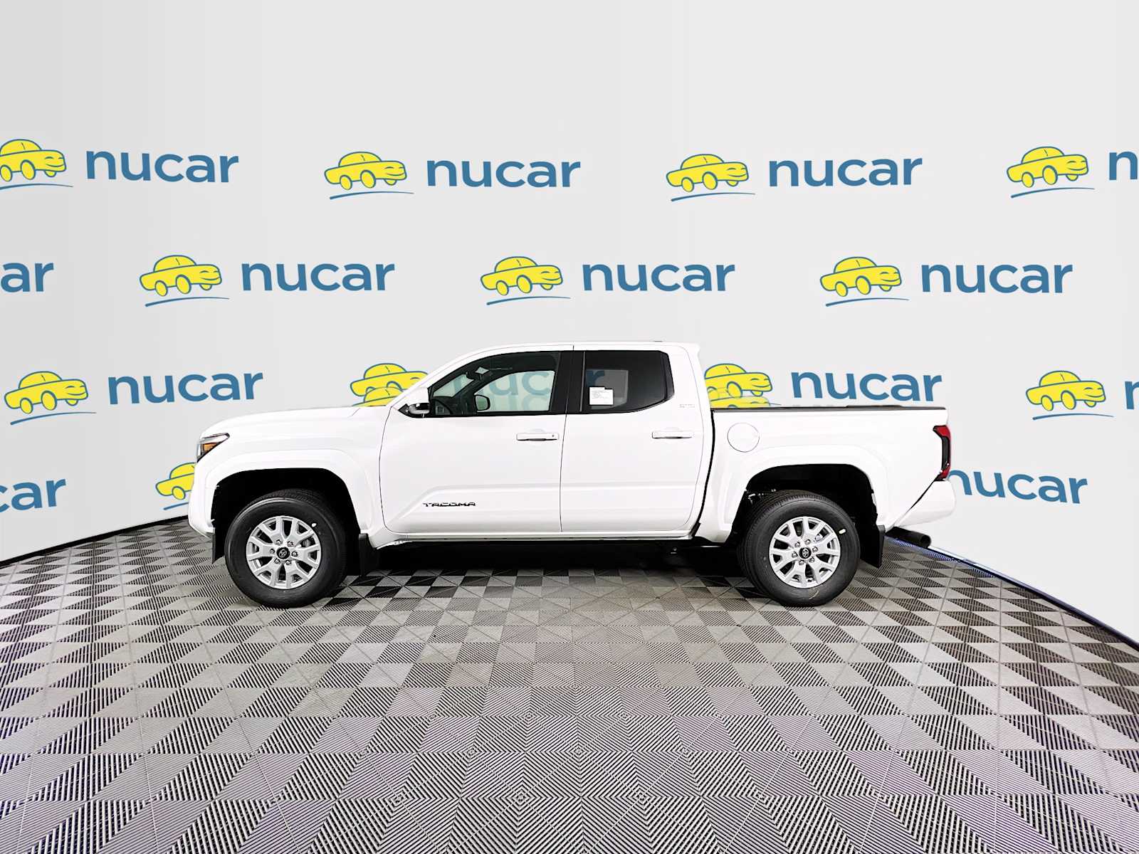 2025 Toyota Tacoma SR5 - Photo 3