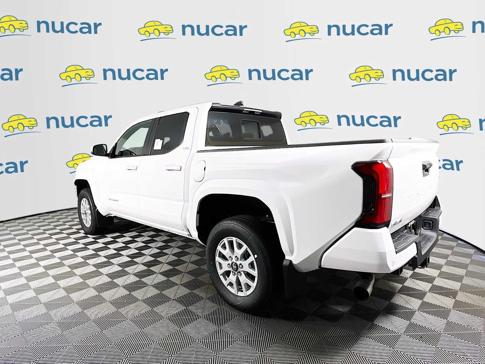 2025 Toyota Tacoma SR5 - Photo 4