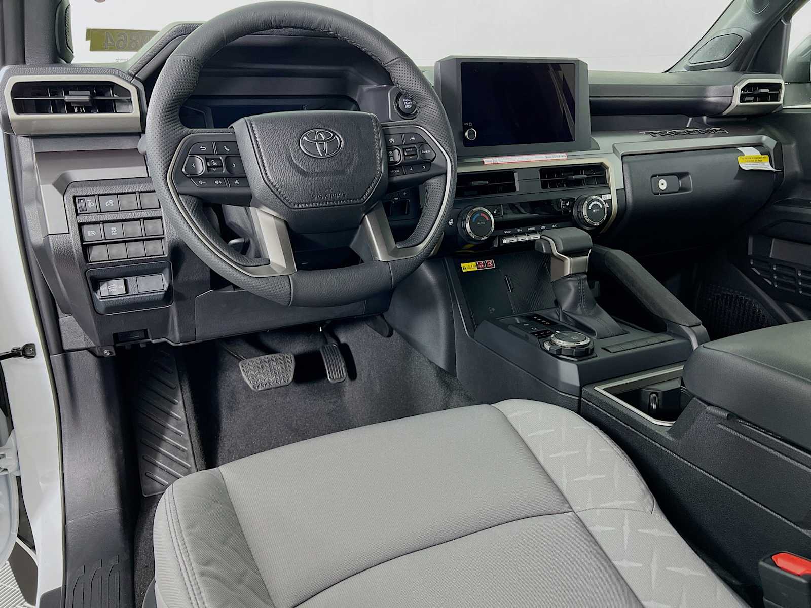2025 Toyota Tacoma SR5 - Photo 6