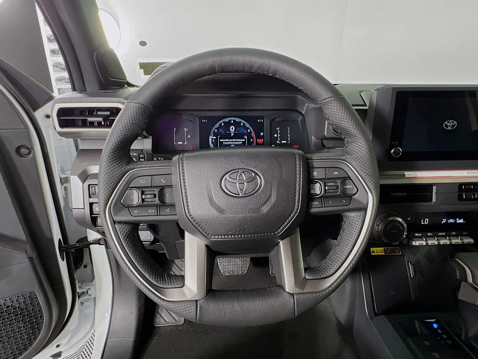 2025 Toyota Tacoma SR5 - Photo 7