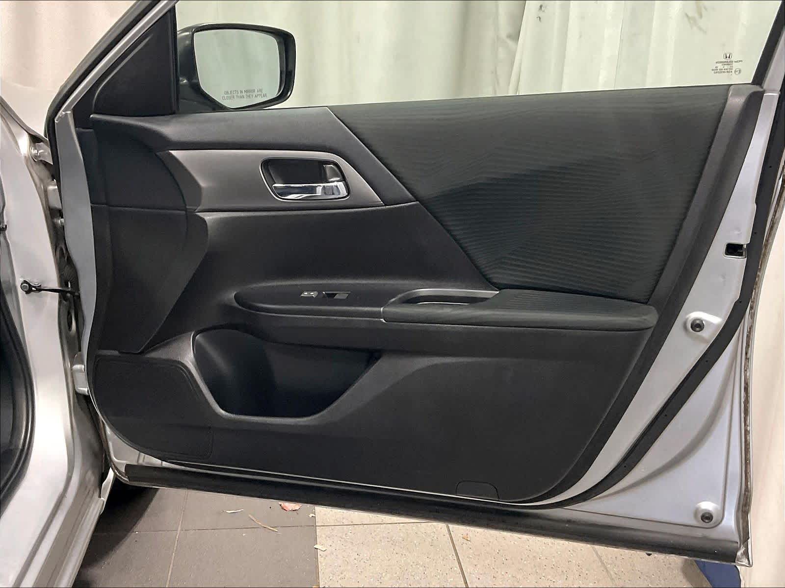 2015 Honda Accord LX - Photo 12