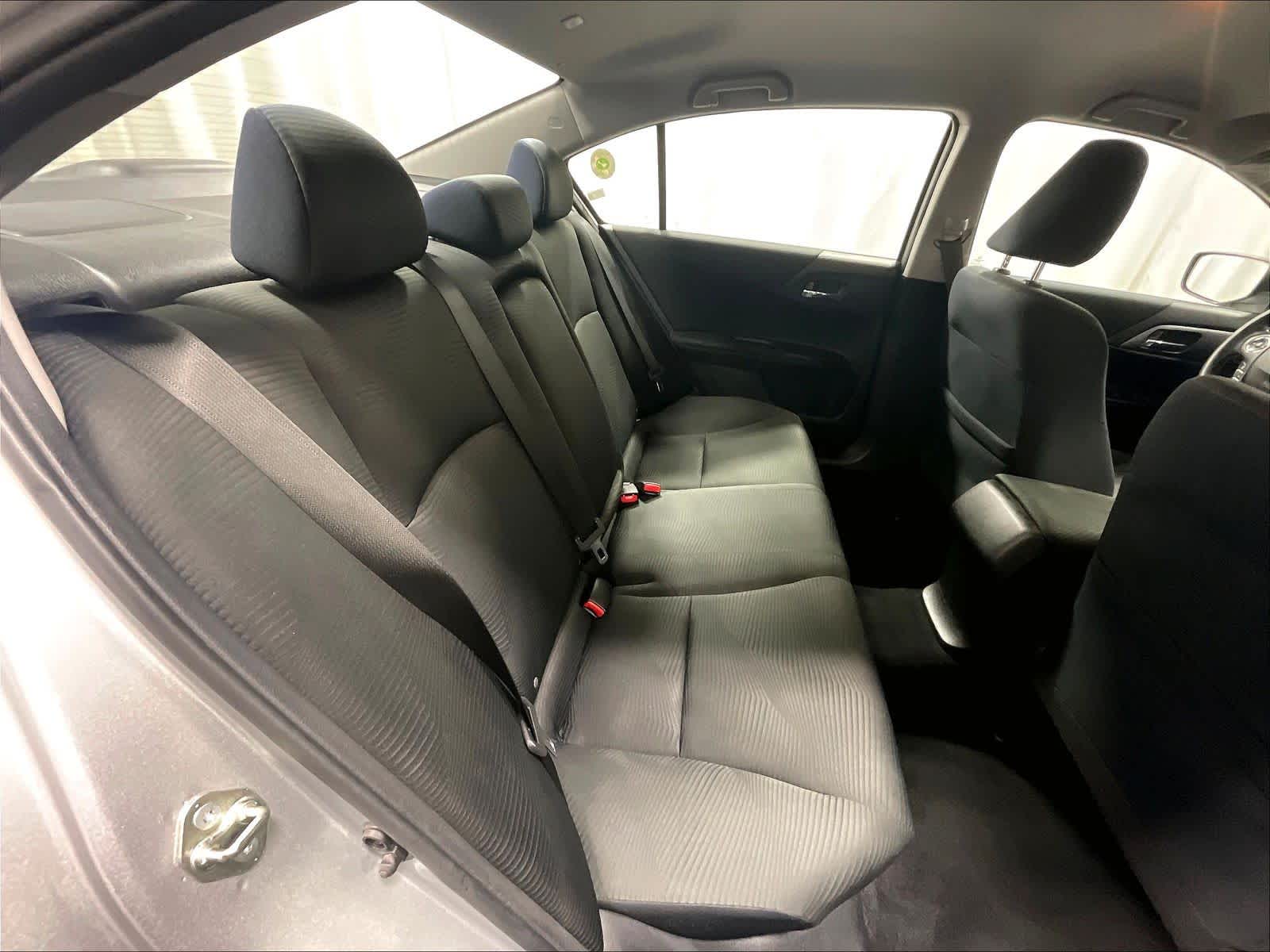 2015 Honda Accord LX - Photo 16