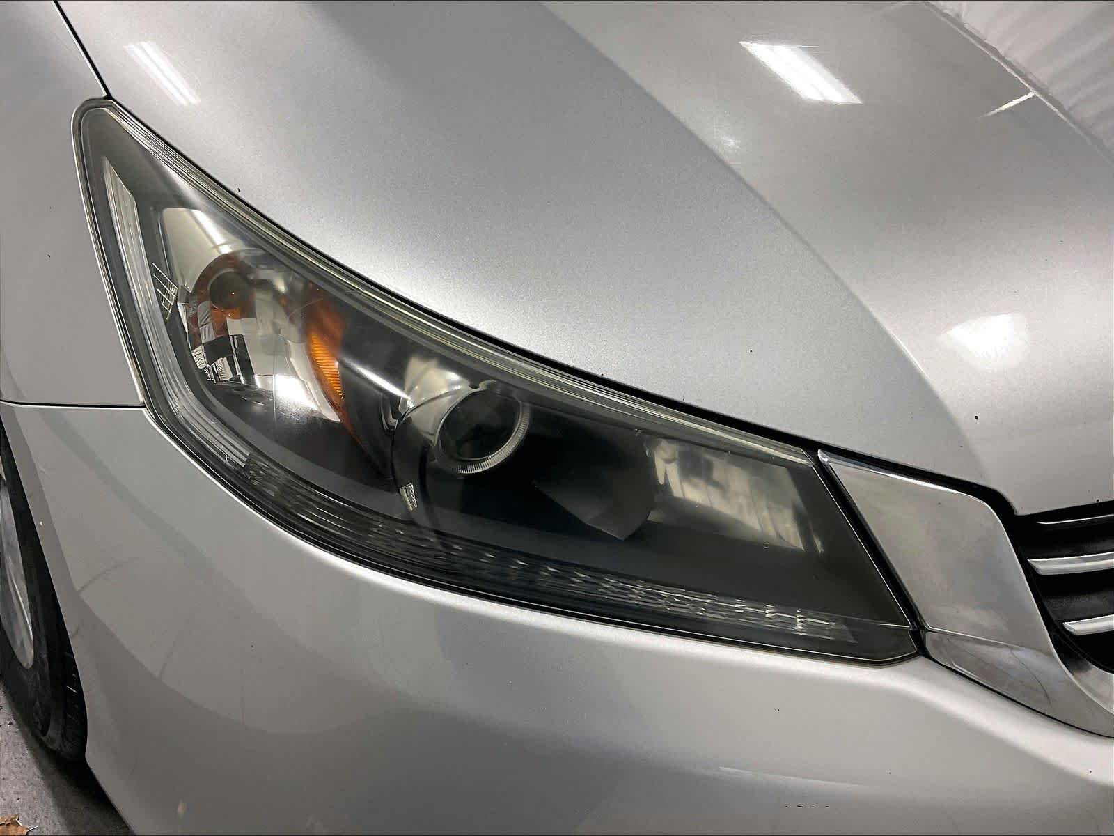 2015 Honda Accord LX - Photo 32