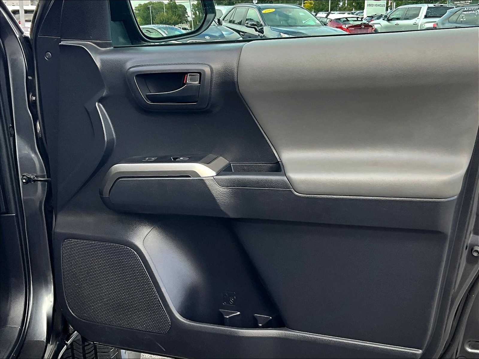 2022 Toyota Tacoma SR5 - Photo 12