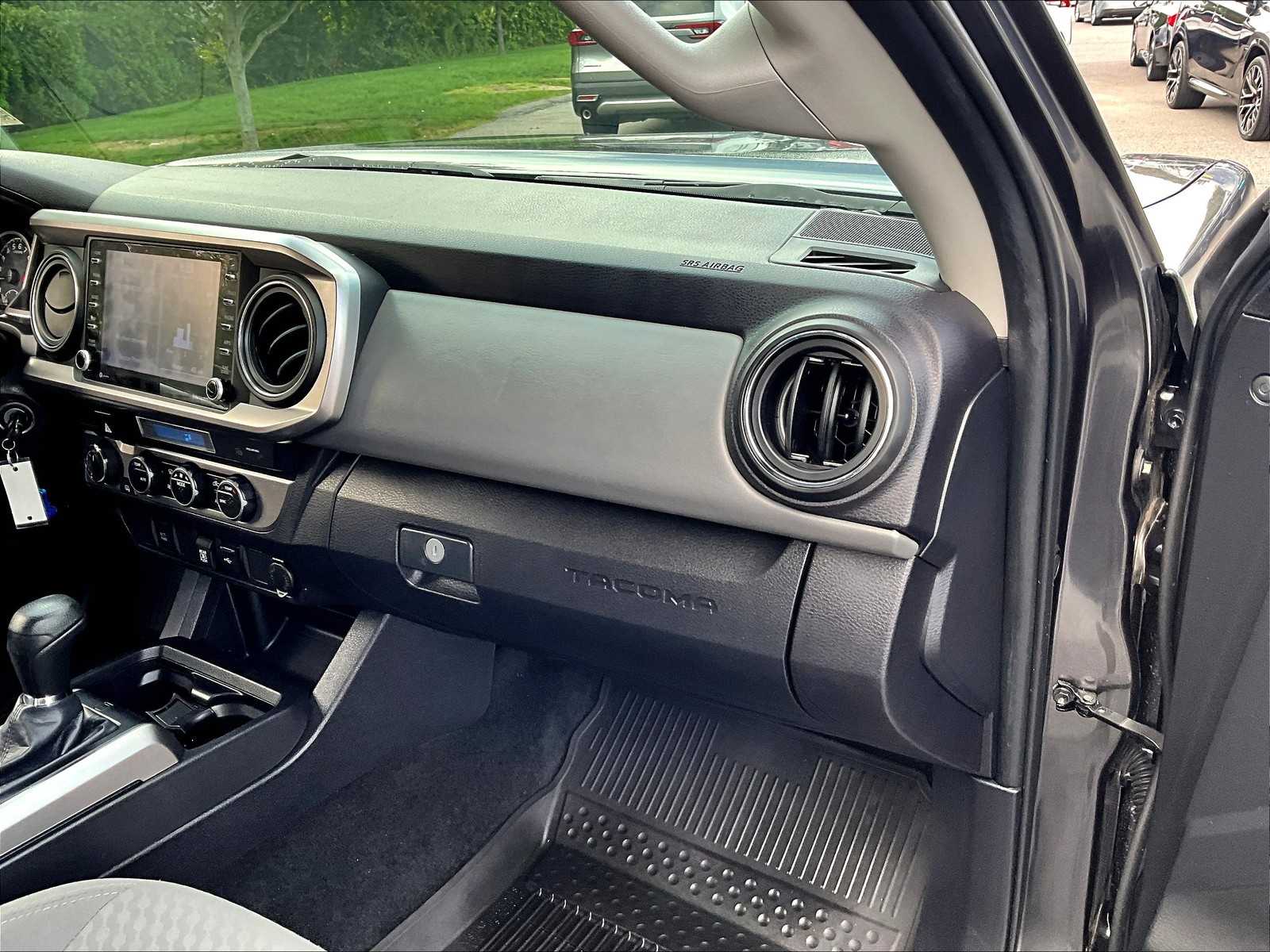 2022 Toyota Tacoma SR5 - Photo 13