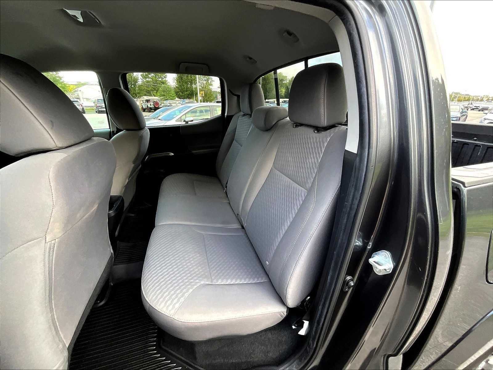 2022 Toyota Tacoma SR5 - Photo 15