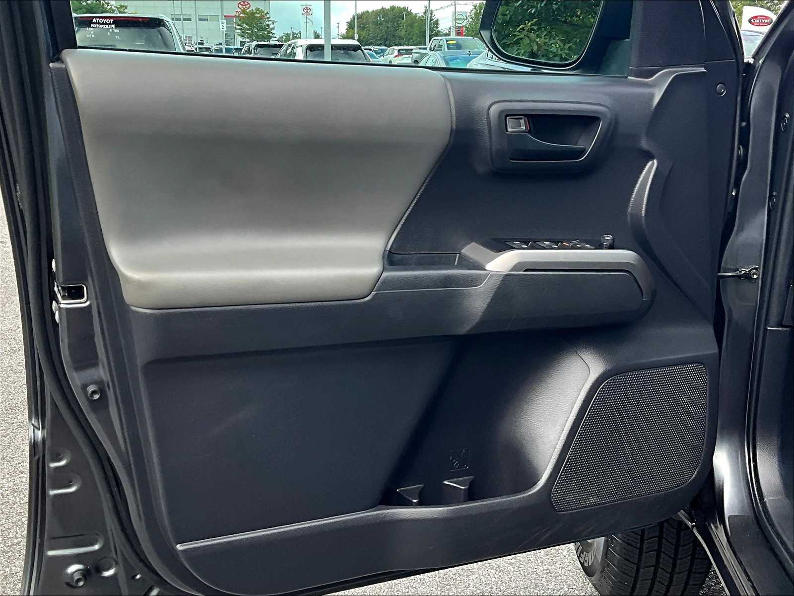 2022 Toyota Tacoma SR5 - Photo 9