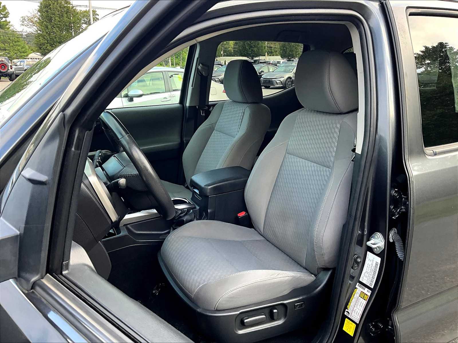 2022 Toyota Tacoma SR5 - Photo 10