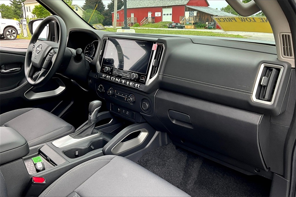 2025 Nissan Frontier SV - Photo 14