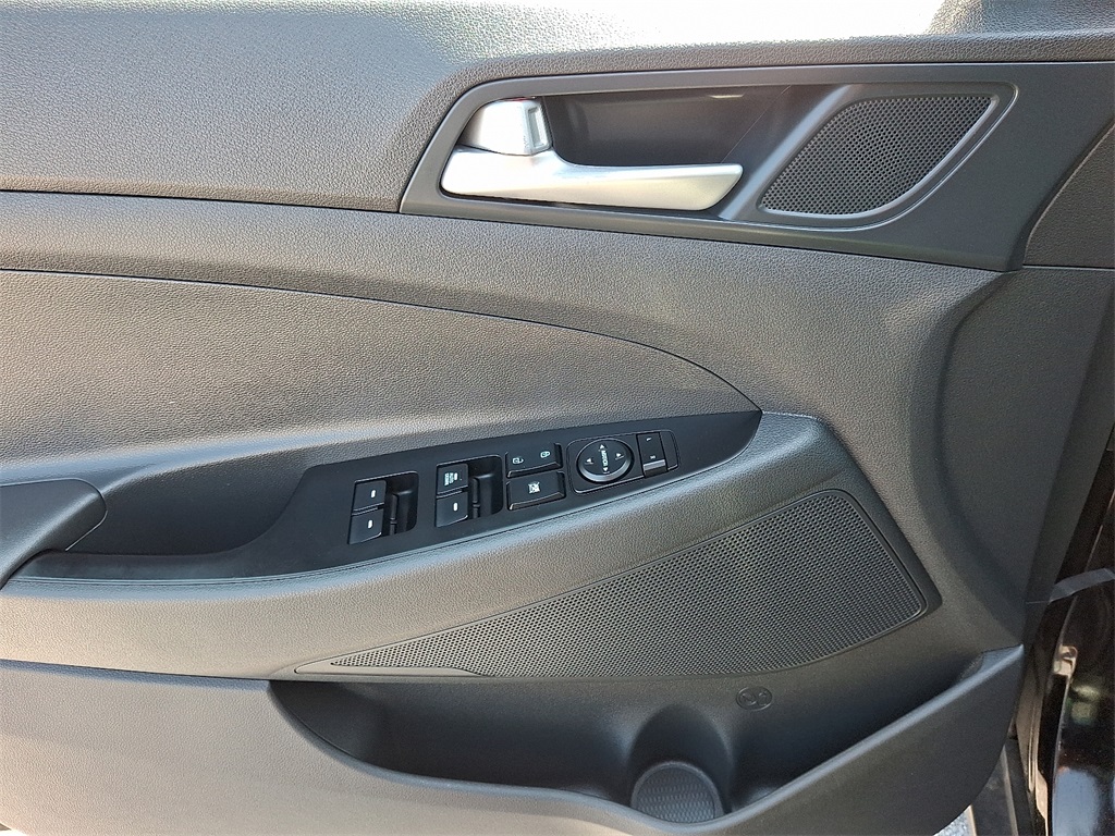 2021 Hyundai Tucson SE - Photo 12
