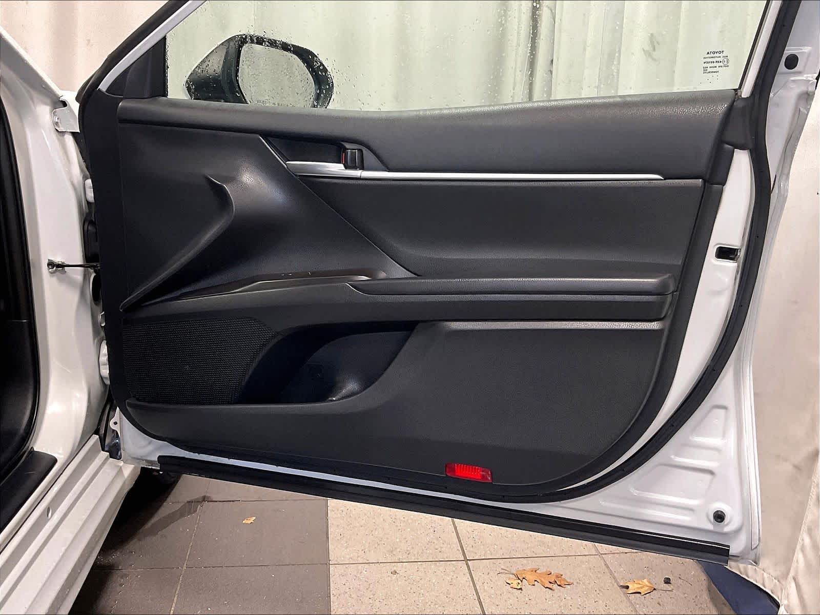 2023 Toyota Camry SE - Photo 12