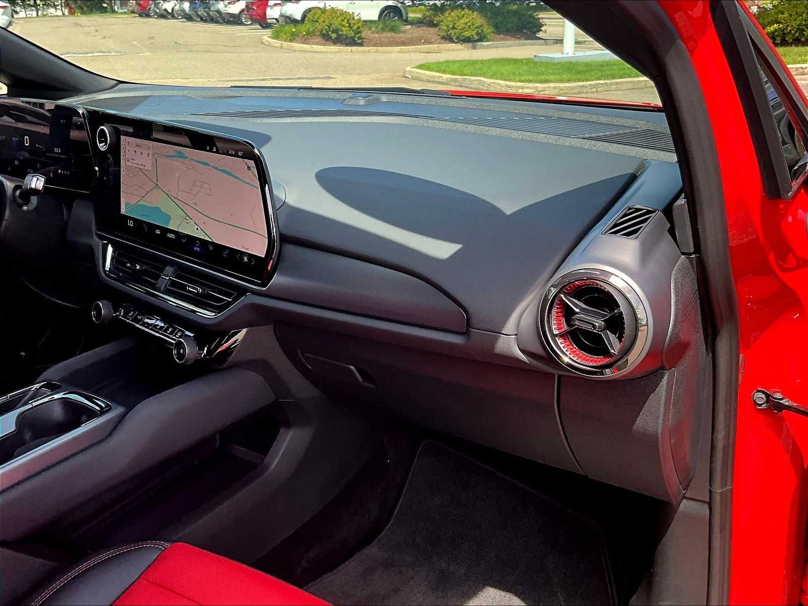 2025 Chevrolet Equinox EV RS - Photo 13