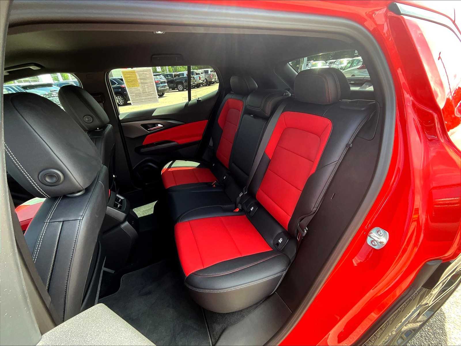 2025 Chevrolet Equinox EV RS - Photo 15