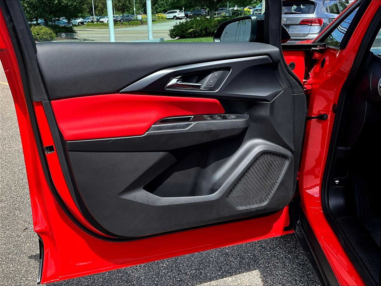 2025 Chevrolet Equinox EV RS - Photo 9