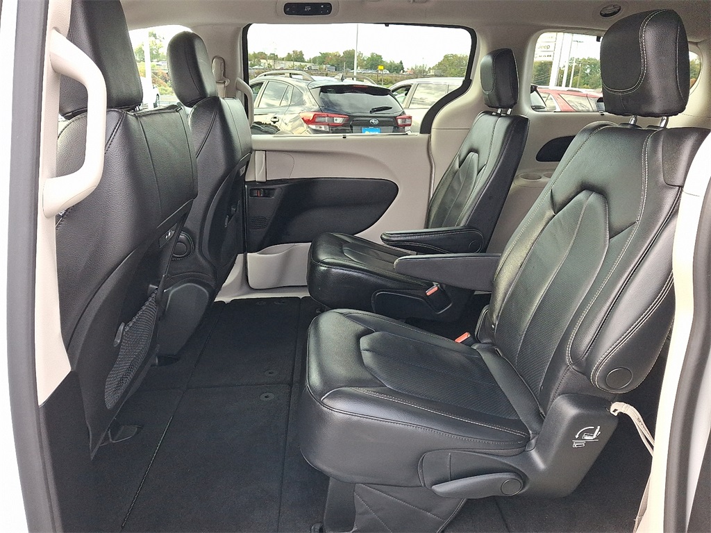 2022 Chrysler Pacifica Touring L - Photo 11