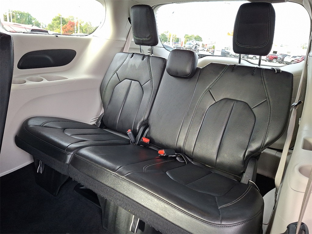 2022 Chrysler Pacifica Touring L - Photo 12