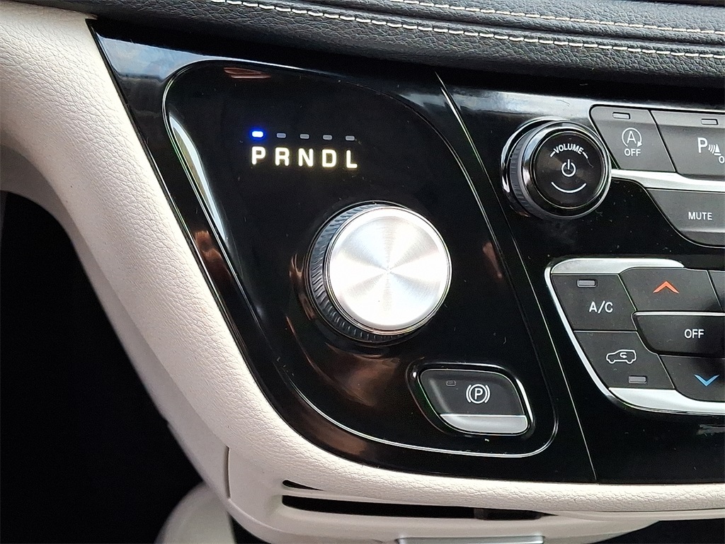2022 Chrysler Pacifica Touring L - Photo 16