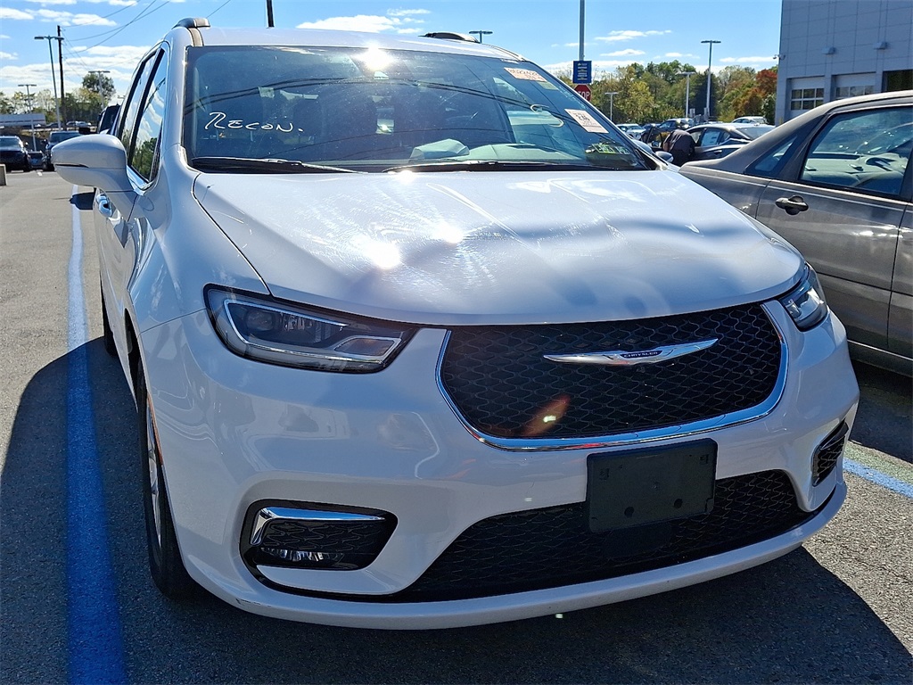 2022 Chrysler Pacifica Touring L - Photo 2