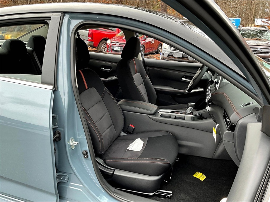 2025 Nissan Sentra SR - Photo 11