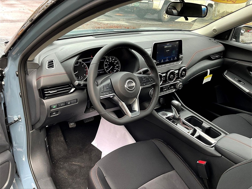 2025 Nissan Sentra SR - Photo 8