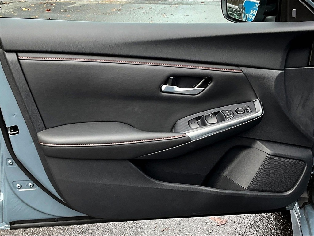 2025 Nissan Sentra SR - Photo 9
