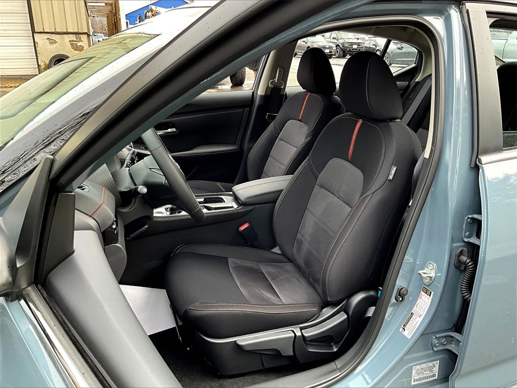 2025 Nissan Sentra SR - Photo 10