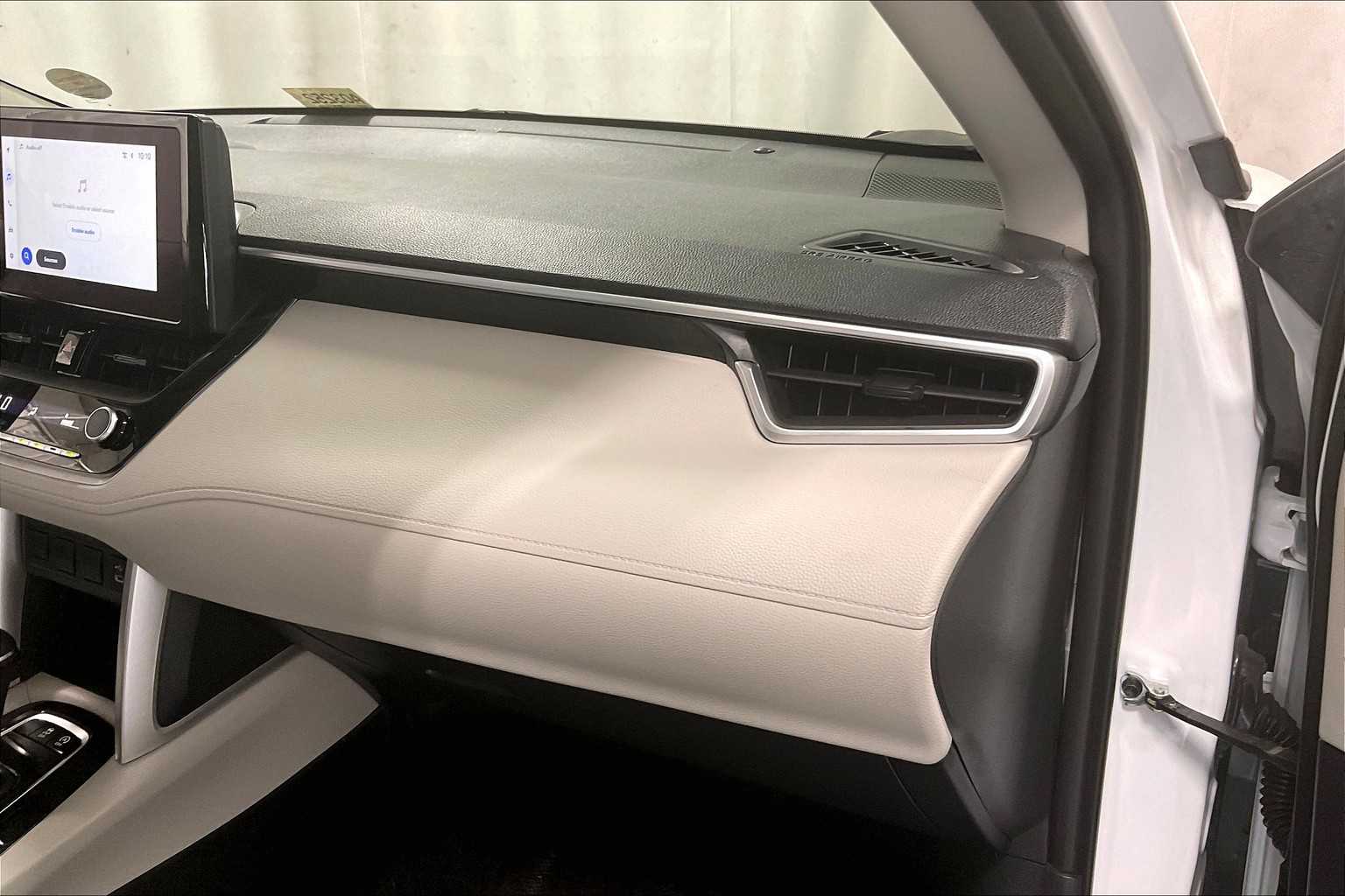 2023 Toyota Corolla Cross LE - Photo 13